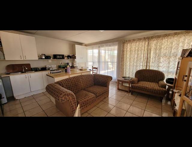 3 BEDROOM HOUSE FOR SALE IN FLORENTIA